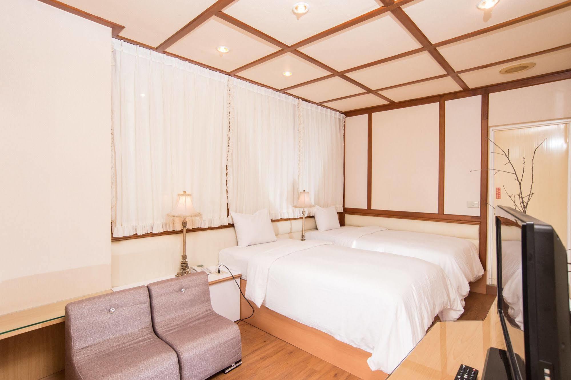 Day Chen Hotel Yilan Exterior photo
